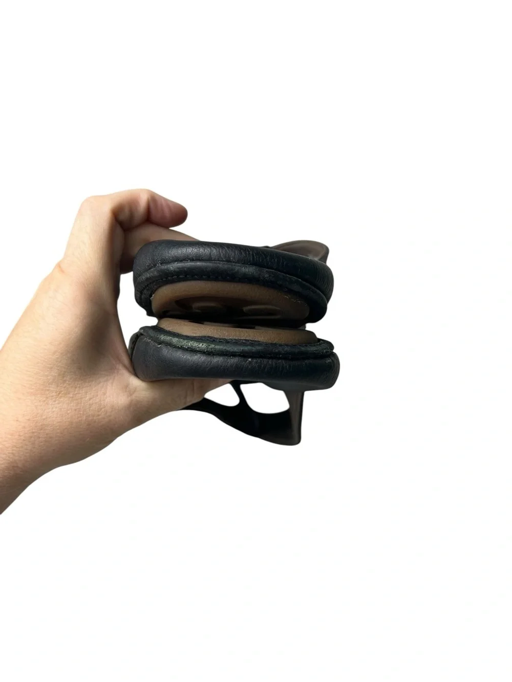 OluKai hiapo black